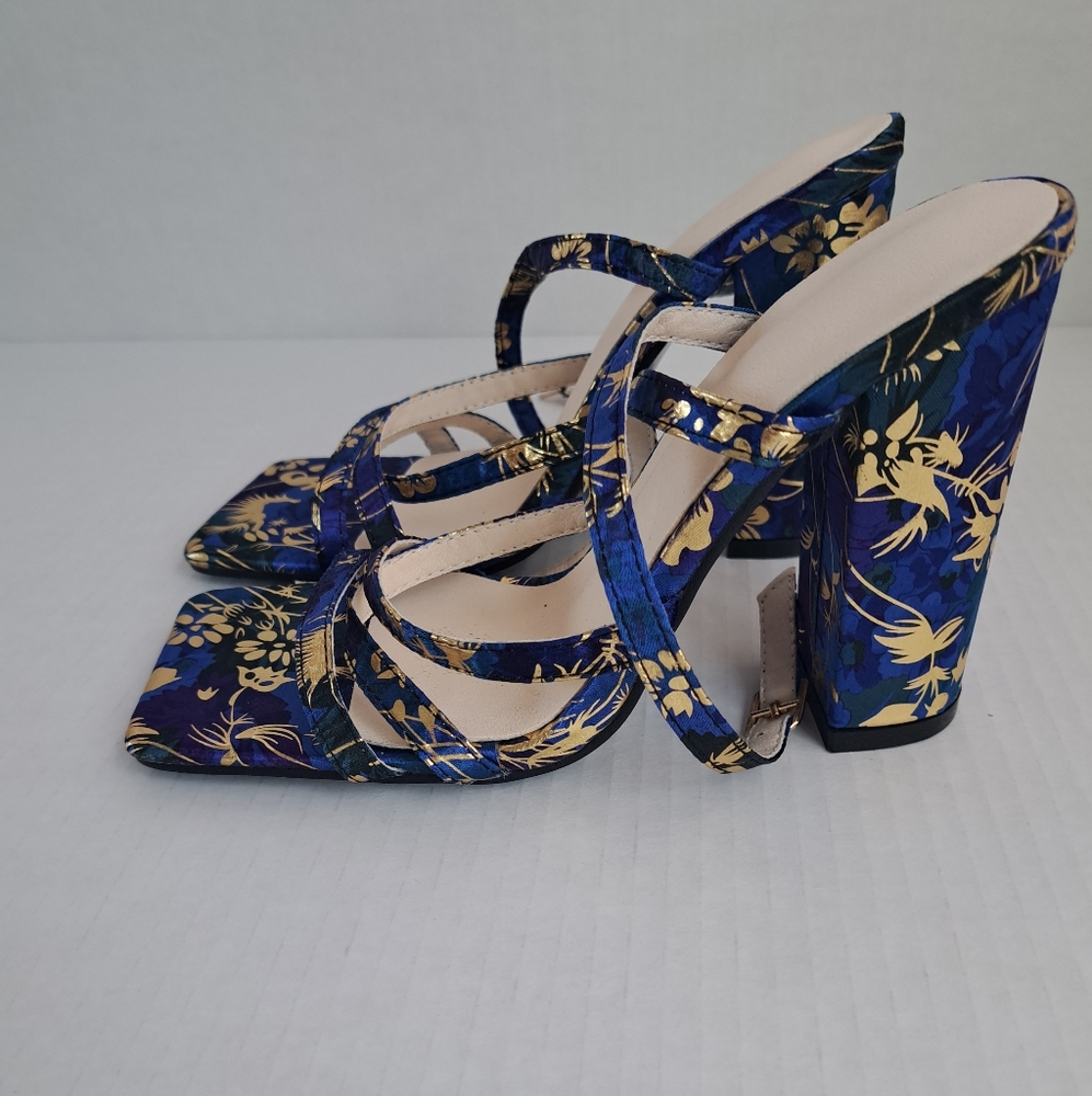 Women's blue & gold Asian-inspired chunky heel, size 6.